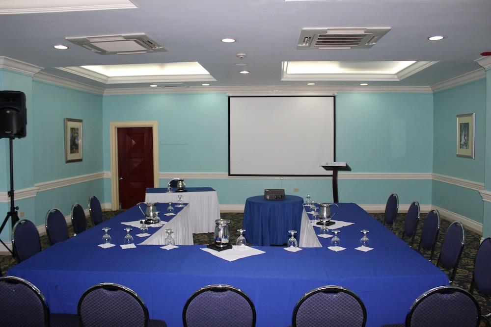 The Knutsford Court Hotel Kingston Exterior photo