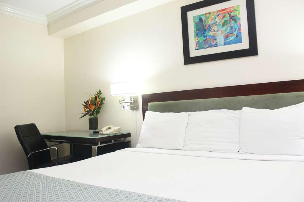 The Knutsford Court Hotel Kingston Room photo